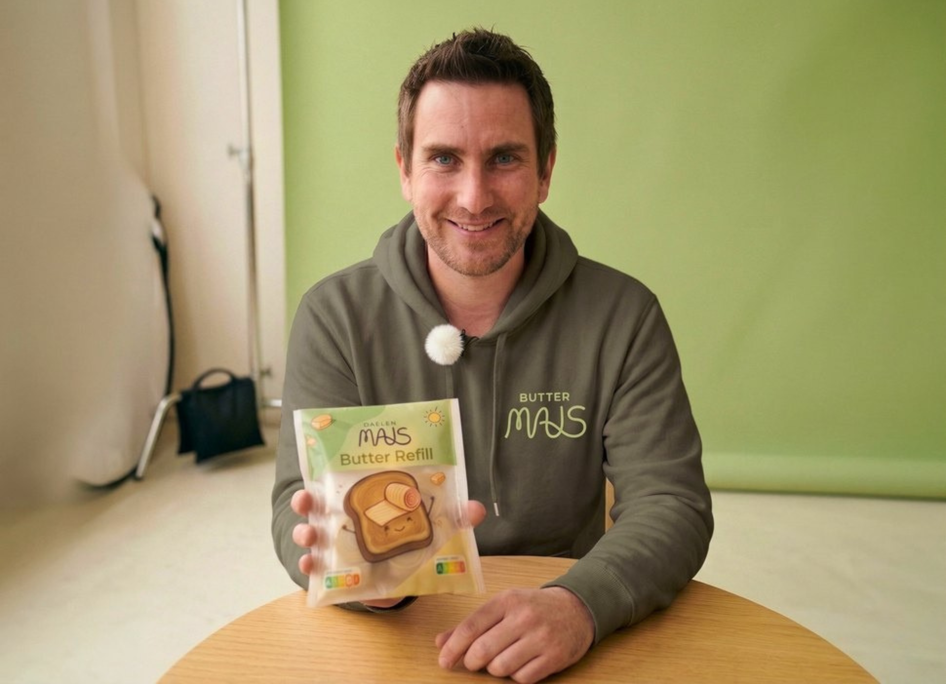 Gründer Simon Schmidt mit einem Buttermaus Butter Refill